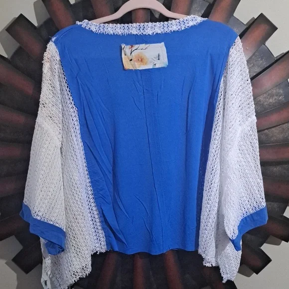 Last One NWT POL Blue and White Oversized Women's Top - Picture 7 of 7